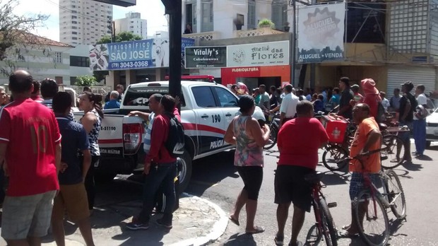 Operação para transporte do corpo do ator (Crédito: Reprodução)