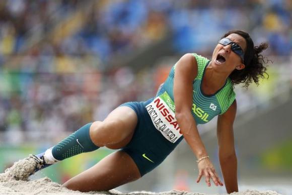 Silvania de Oliveira saltou 4.98m e conseguiu o ouro (Crédito: Reuters)