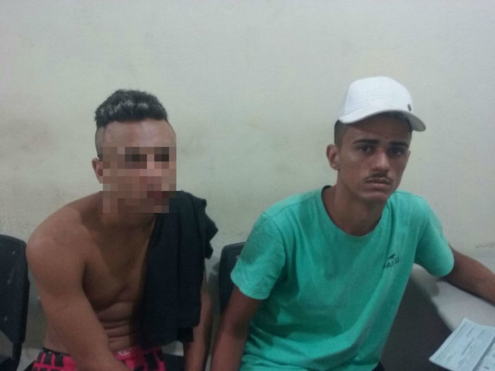 Menor é apreendido e jovem é preso com simulacro de arma de fogo (Crédito: Plantão Policial PI)