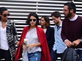 Camila Pitanga chega ao velório (Crédito: Reprodução)