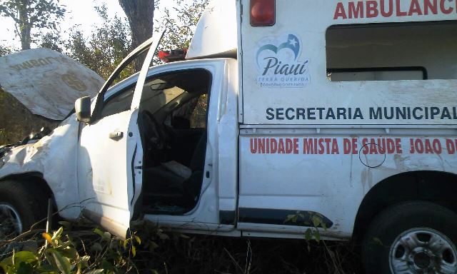 Ambulância envolvida no acidente (Crédito: Portalesp)