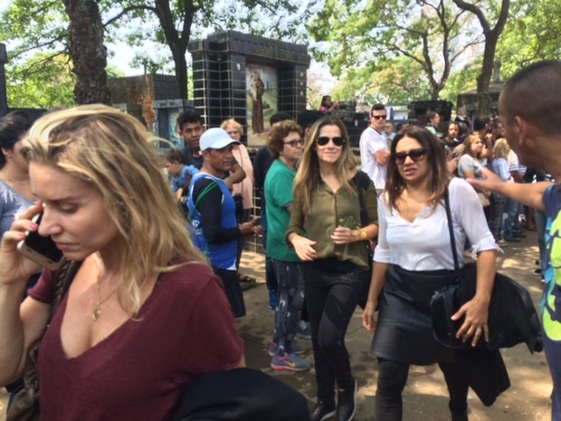 Famosas se despedem do amigo