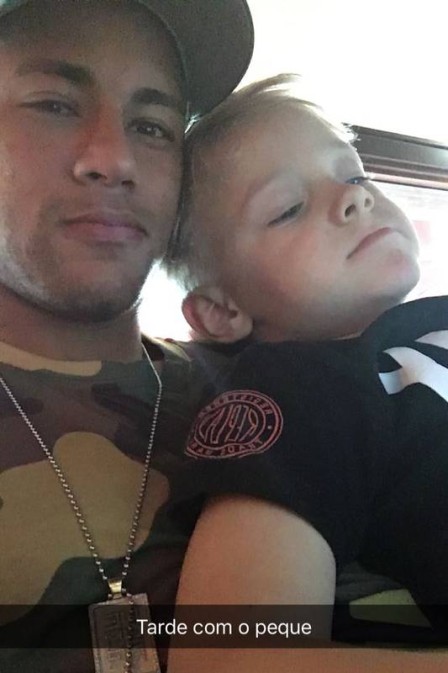 Neymar ao lado do filho (Crédito: Reprodução)