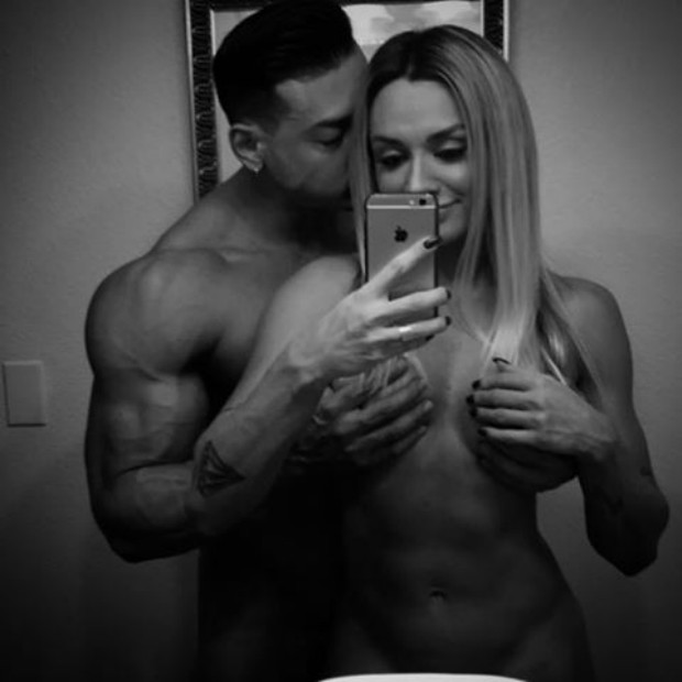 Juju Salimeni posta foto íntima com o marido em rede social (Crédito: Reprodução)