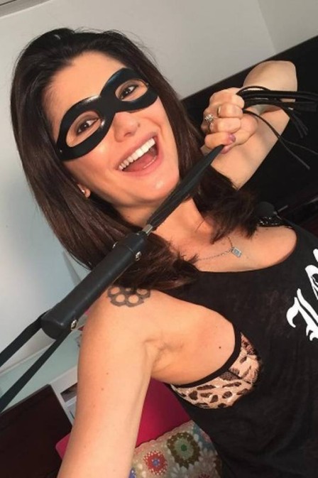 Antonia Fontenelle posa como a Tiazinha (Crédito: Reprodução)