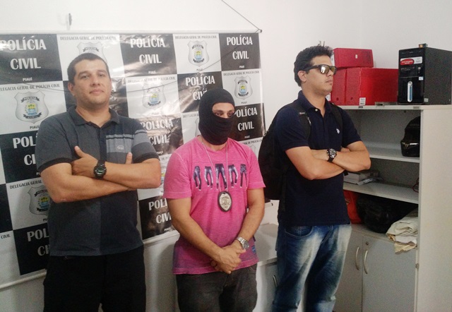 Polícia realiza prisão (Crédito: Reprodução)