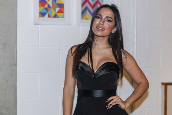 Anitta derrapou no português ao fazer post nas redes sociais