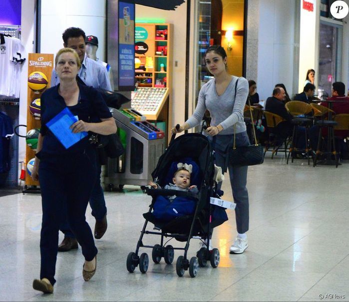 Filho de Sophie Charlotte esbanja simpatia ao embarcar em aeroporto (Crédito: Reproduçãq)
