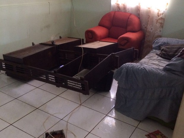 Casas foram atacadas durante a confusão (Crédito: Arquivo pessoal/Paulo Valente)