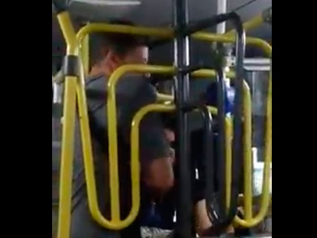 Ônibus com catracas até o teto geram polêmica em Ribeirão das Neves, na Grande BH (Crédito: Reprodução)
