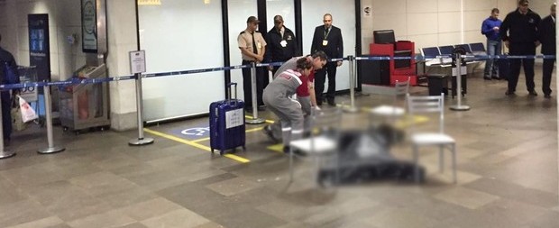 Jovem executado em aeroporto foi morto por engano, diz polícia