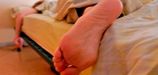 Dormir com pés descobertos pode fazer bem a saúde