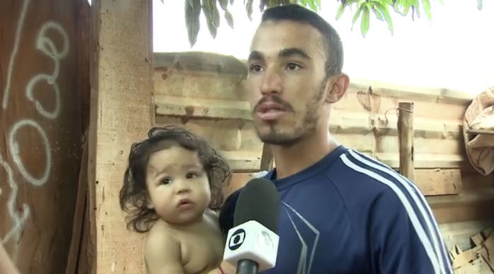 O catador João Rodrigues Cerqueira, que devolveu US$ 1,4 mil achados no lixo, no DF (Crédito: Reprodução)