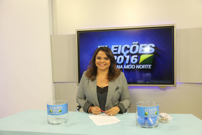 Debate é mediado pela jornalista Maia Veloso (Crédito: Efrém Ribeiro)