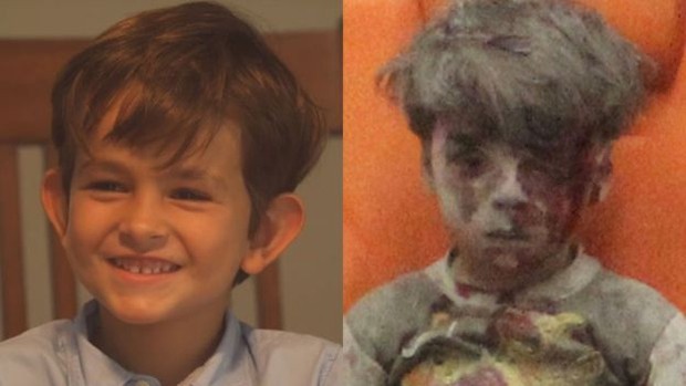 Alex (à esquerda) se comoveu com a história de Omran (Crédito: Reprodução)