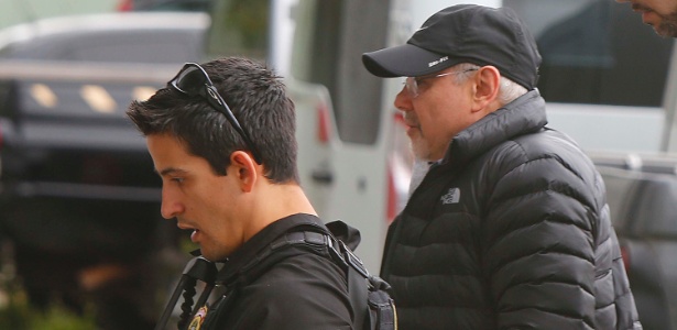Guido Mantega (de boné) foi preso em um hospital (Crédito: Estadão Conteúdo)