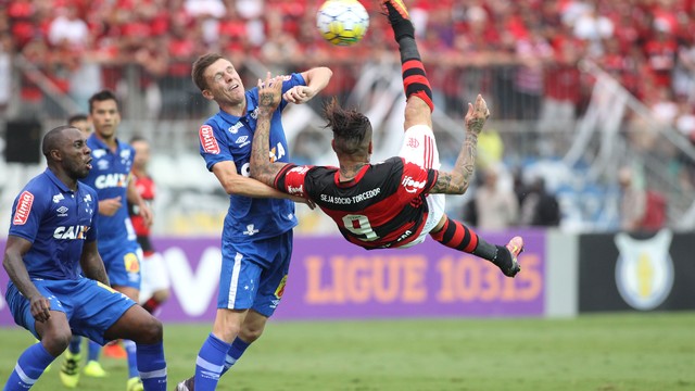 Flamengo vira no fim e coloca Cruzeiro no Z-4 (Crédito: Reprodução)