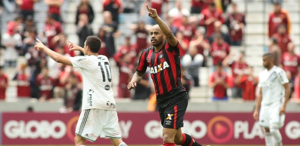 Thiago Heleno celebra seu primeiro gol contra a Ponte Preta (Crédito: Estadão)