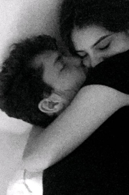 Camila Queiroz mostra momento de chamego com Kleber Toledo (Crédito: Reprodução)