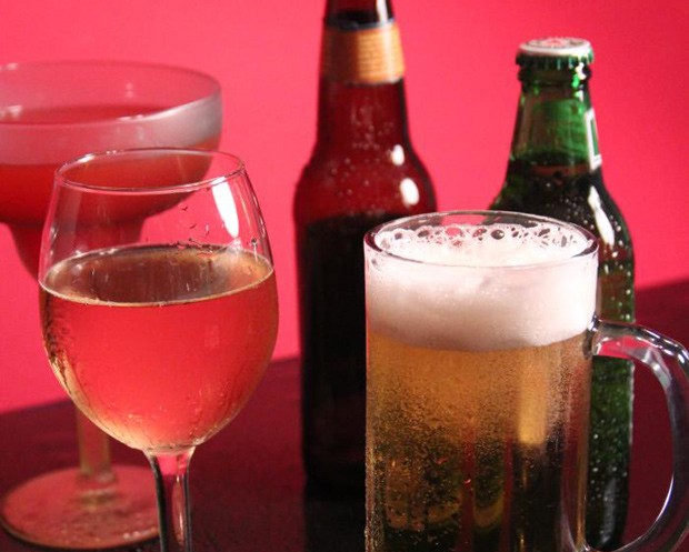 Nova substância poderia substituir o álcool tradicional até 2050, segundo inventor (Crédito: Reprodução)