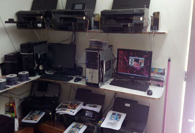 No local era fabricado 5 mil DVDs e CDs por dia (Crédito: Divulgação)