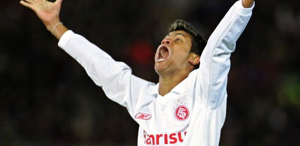 Adriano Gabiru fez o gol do Inter em cima do Barcelona, no Mundial de 2006 (Crédito: Reprodução)