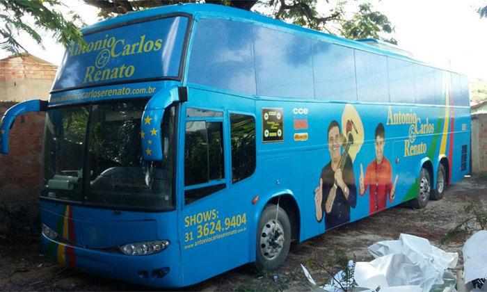 Ônibus de cantor sertanejo candidato a prefeito é incendiado em BH