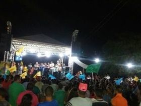 Multidão prestigia Capote em grande comício no Barreiro do Alcides