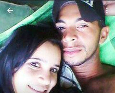 Jaqueline ao lado do namorado apontado como autor do crime (Crédito: Reprodução)