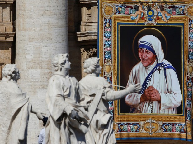 Madre Teresa é canonizada pelo Papa para 100 mil fiéis (Crédito: Reprodução)