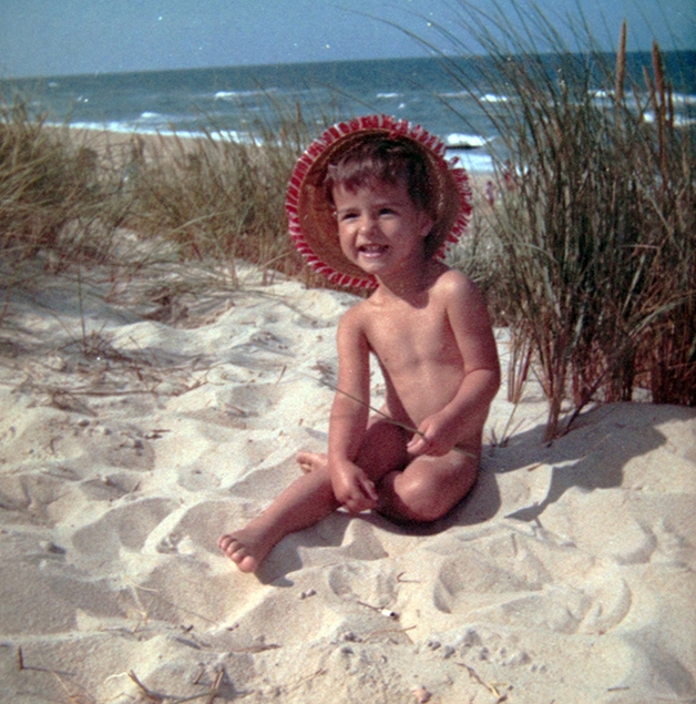 1973 – Um menino preso em um corpo de menina