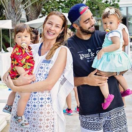Luana Piovani e Scooby reatam o casamento em festa de gêmeos (Crédito: Reprodução)