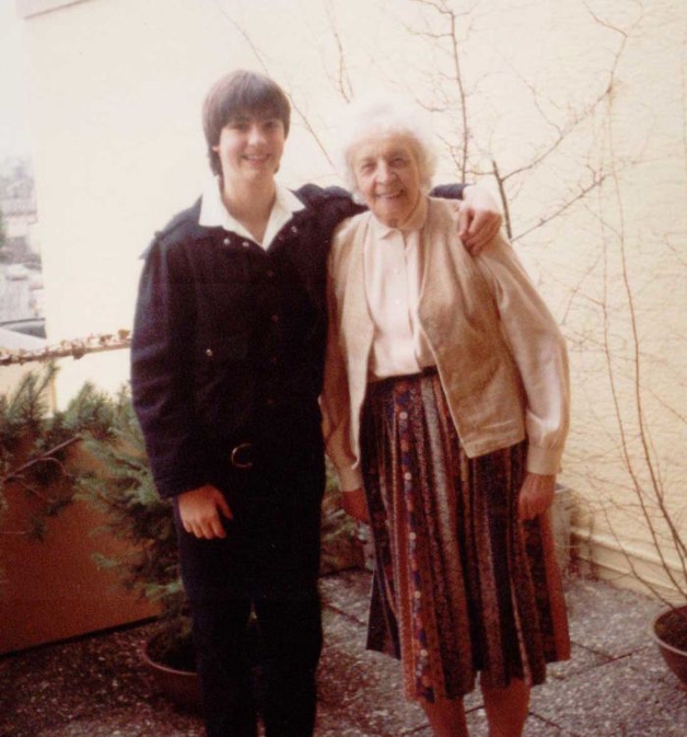 1985 – Com a avó