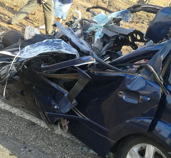 Veículo ficou praticamente destruído