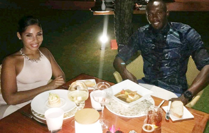 Usain Bolt e Kasi Bennet jantam após pedido de casamento (Crédito: Reprodução)