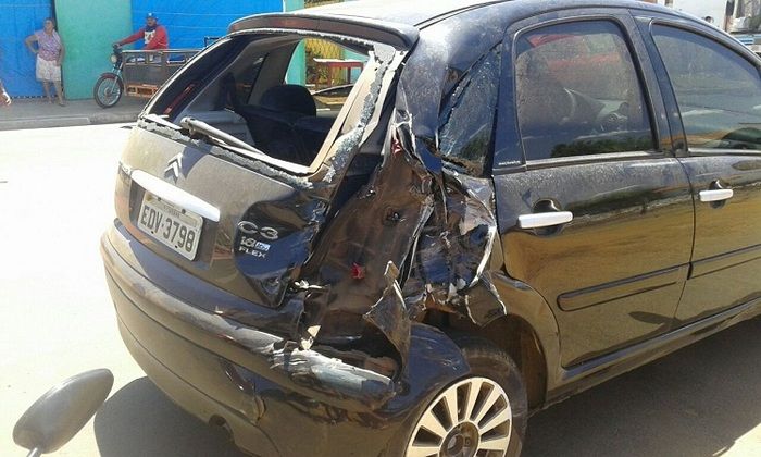 Carro envolvido em acidente (Crédito: Campo Maior em Foco)