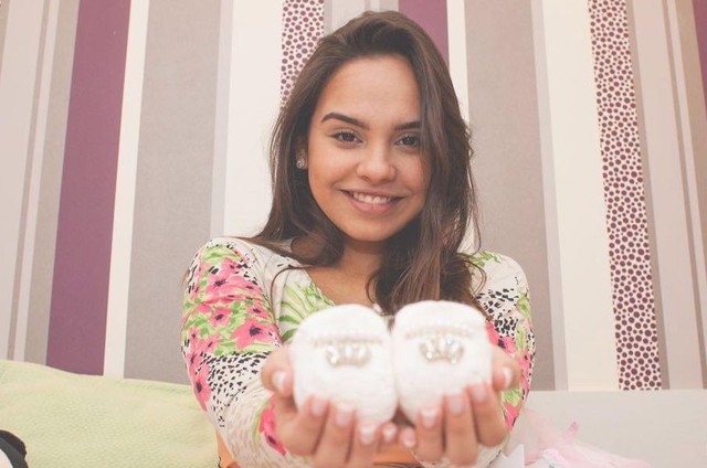 Ana Beatriz Cisneiros, ex-'Gente Inocente',exibe barriga de grávida (Crédito: Reprodução)