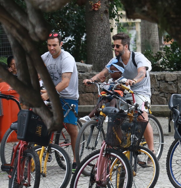 Bruno Gagliasso aproveita feriado e passeia com a filha no Rio (Crédito: Agnews)