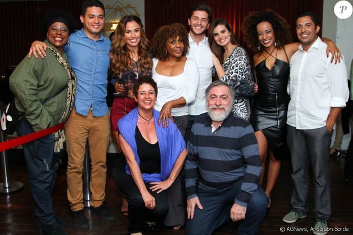 Camila Queiroz e Klebber Toledo vão a show após assumirem namoro (Crédito: Anderson Borde)