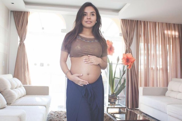 Ana Beatriz Cisneiros, ex-'Gente Inocente',exibe barriga de grávida (Crédito: Reprodução)