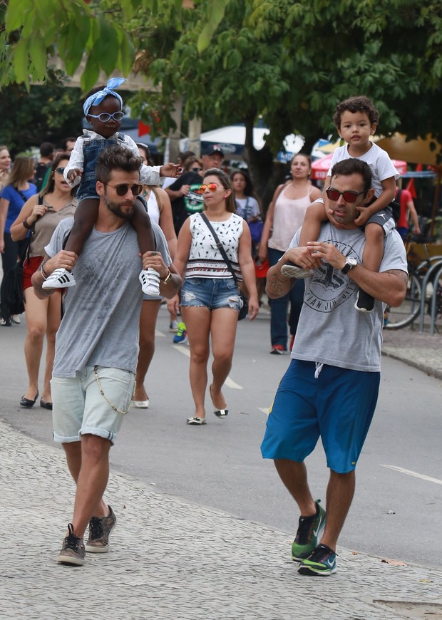 Bruno Gagliasso aproveita feriado e passeia com a filha no Rio (Crédito: Agnews)