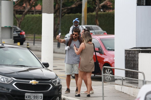 Bruno Gagliasso aproveita feriado e passeia com a filha no Rio (Crédito: Agnews)