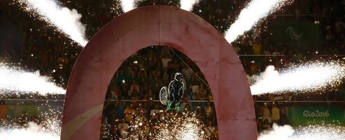 Festa de abertura da Paralimpíada tem salto radical e Maraca "cego"