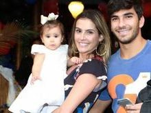 Deborah Secco e Hugo postam vídeo da filha falando pela 1ª vez