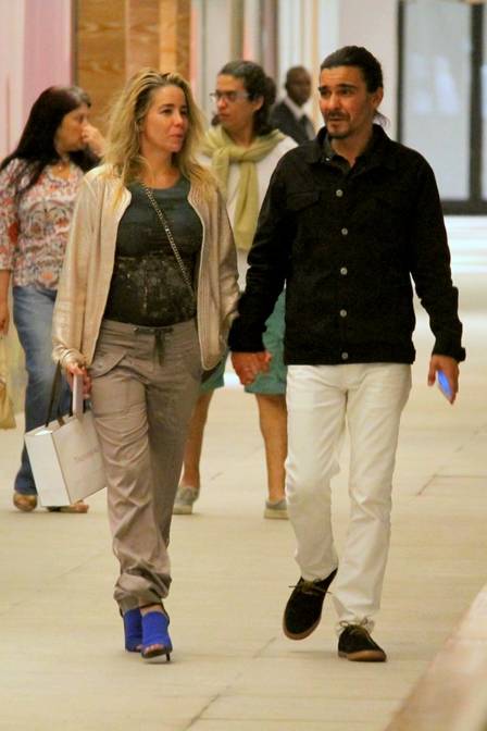 Danielle Winits e André Gonçalves (Crédito: Extra)