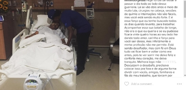 Willian ao lado da mãe (Crédito: Reprodução)