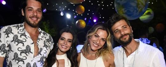 Famosos agitam festa da virada em Fernando de Noronha