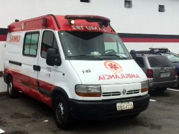 Ambulância ficou avariada (Crédito: Reprodução)