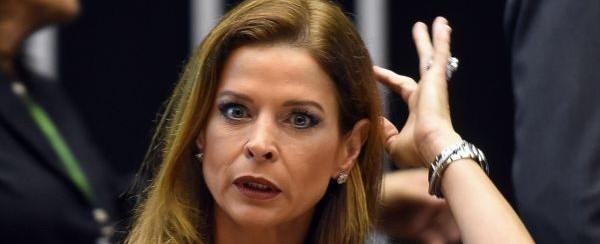 Mulher de Eduardo Cunha quebra perna ao cair de bicicleta