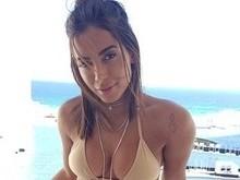 Anitta posa de biquíni e mostra corpão durante ensaio no México